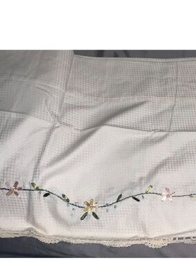 Vintage JCPenny Home Collection Sage Bouquet Waffle Valance Floral Embroidery
